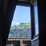 Resi's Stadthaus شقة