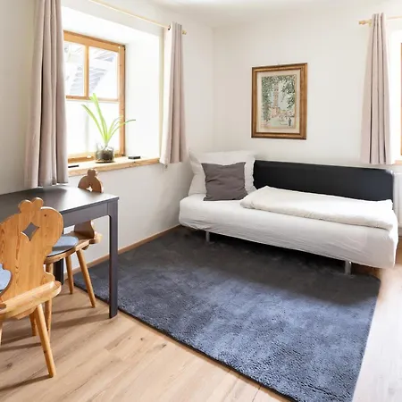 Resi's Stadthaus Apartment